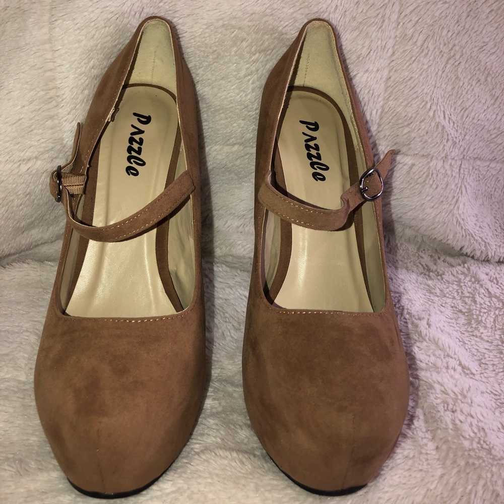 Tan heels 👠 - Picture 2 of 3